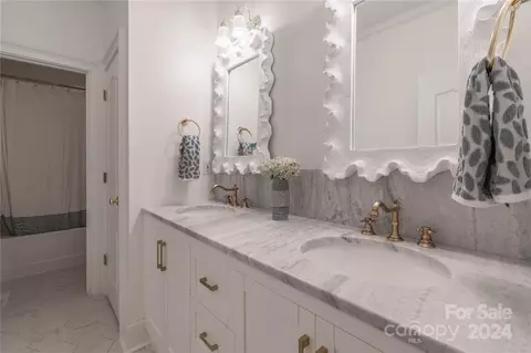 Bath - 6762 Fox Ridge Cir, Davidson, NC 28036 photo 4 of 4