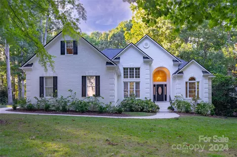 6762 Fox Ridge Cir, Davidson, NC 28036