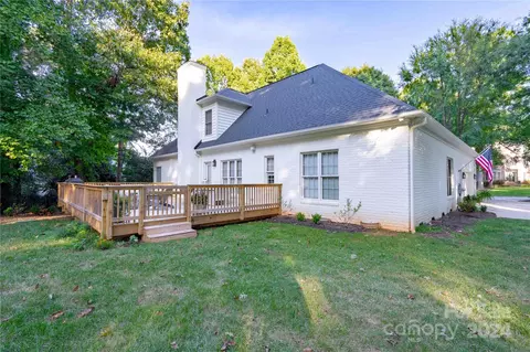 Exterior - 6762 Fox Ridge Cir, Davidson, NC 28036 photo 3 of 4
