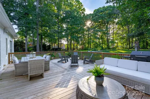 Exterior - 6762 Fox Ridge Cir, Davidson, NC 28036 photo 4 of 4