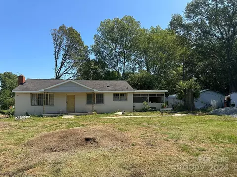 4726 Dawnalia Dr, Charlotte, NC 28208