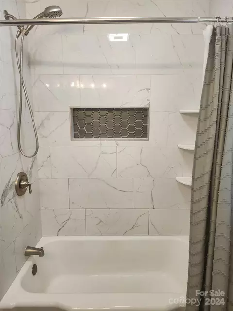 Bath - 106 Albert Dr, Flat Rock, NC 28731 photo 3 of 3