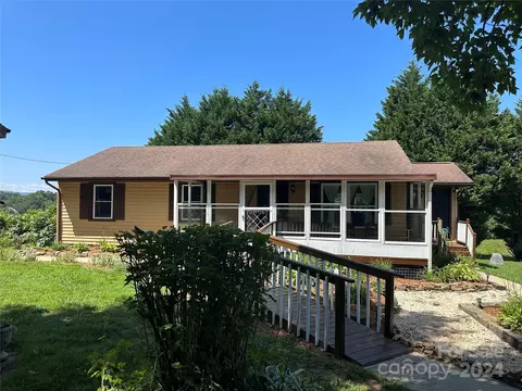 106 Albert Dr, Flat Rock, NC 28731