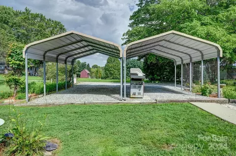 Exterior - 106 Albert Dr, Flat Rock, NC 28731 photo 13 of 17
