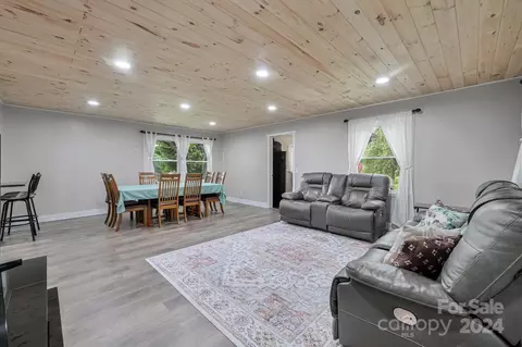 Living - 106 Albert Dr, Flat Rock, NC 28731 photo 2 of 4