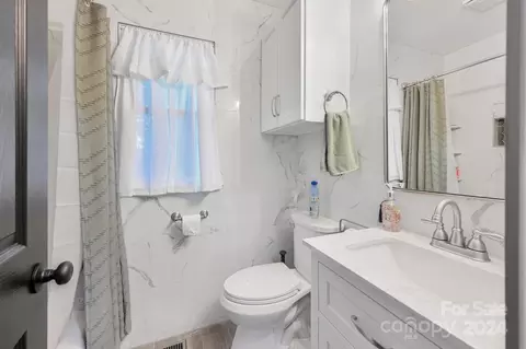 Bath - 106 Albert Dr, Flat Rock, NC 28731 photo 1 of 3