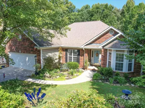 7902 Kingston Dr, Waxhaw, NC 28173