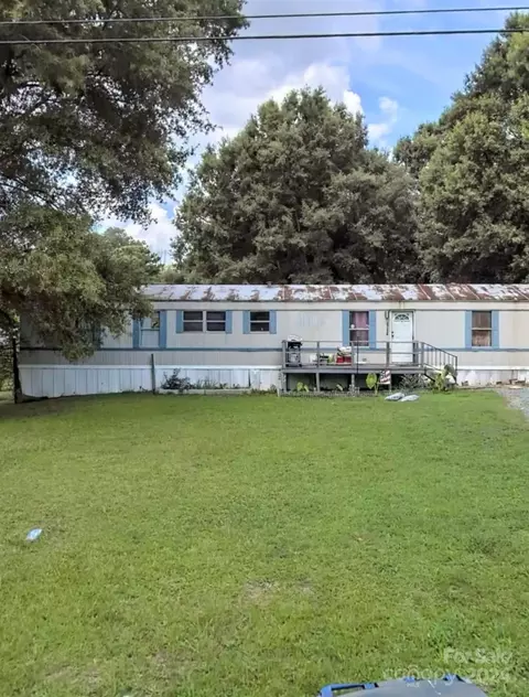 4716 Friendship Dr, Matthews, NC 28105