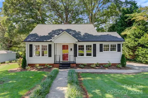 1323 8th Nw St NW, Hickory, NC 28601