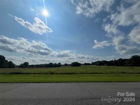 5290 Channel Dr, Sherrills Ford, NC 28673