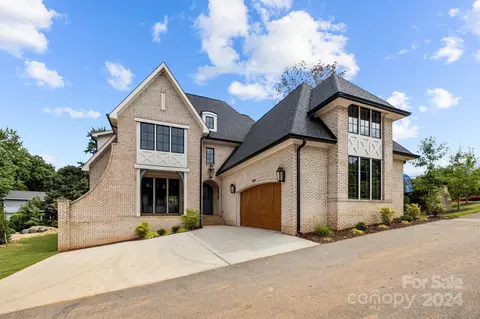 7004 Chateau Bordeaux Ln, Charlotte, NC 28270