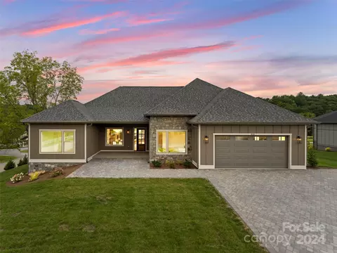410 Turnpike Rd, Mills River, NC 28759