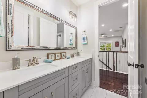 Bath - 4686 Persimmon Rd, Lancaster, SC 29720 photo 4 of 5