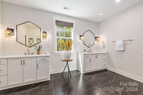 Bath - 4686 Persimmon Rd, Lancaster, SC 29720 photo 2 of 5
