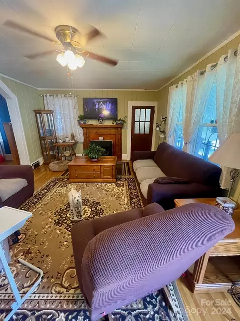 127 Young St, Elkin, NC 28621 photo 6