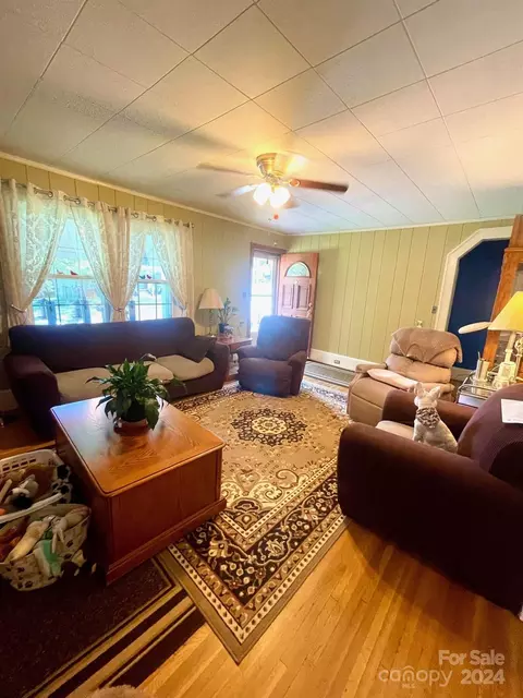 127 Young St, Elkin, NC 28621 photo 3