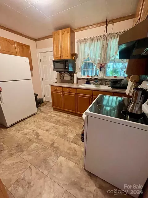 127 Young St, Elkin, NC 28621 photo 10