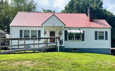 127 Young St, Elkin, NC 28621