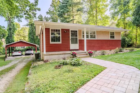 722 9th W Ave W, Hendersonville, NC 28791