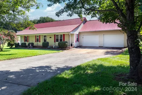 2574 Old Pond Dr, Lincolnton, NC 28092