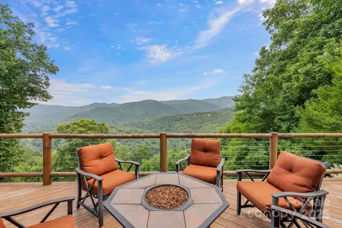 90 Forest Ridge Rd, Burnsville, NC 28714
