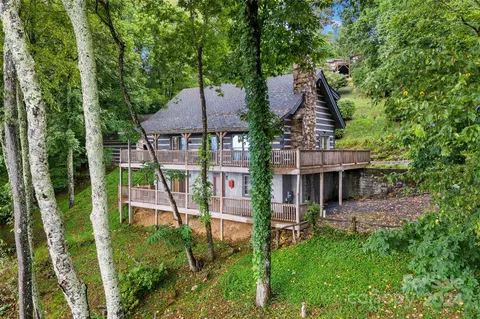 1297 Wipprecht Dr, Spruce Pine, NC 28777