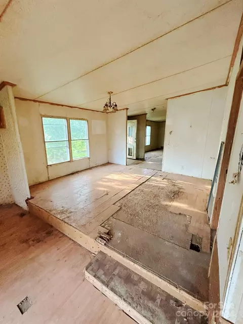 7689 Boone Trl, Purlear, NC 28665 photo 8
