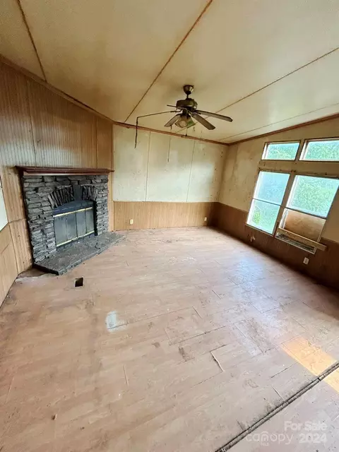 7689 Boone Trl, Purlear, NC 28665 photo 4