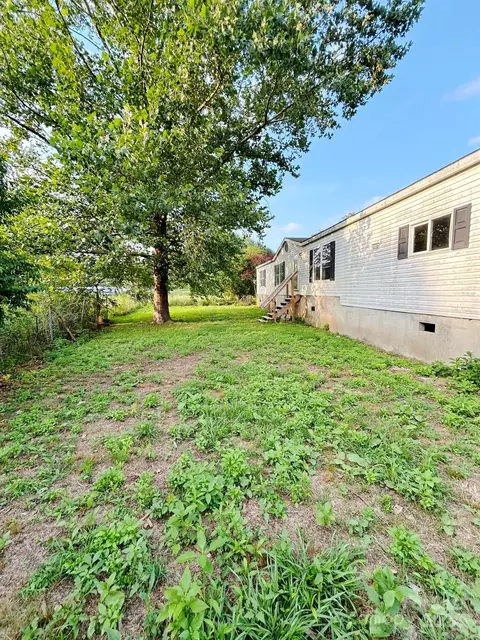 7689 Boone Trl, Purlear, NC 28665 photo 2