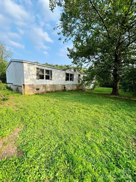 7689 Boone Trl, Purlear, NC 28665