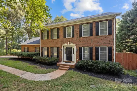 9316 Horseshoe Bend Dr, Charlotte, NC 28215