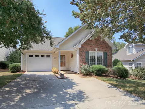 205 Oak Village Pkwy, Mooresville, NC 28117