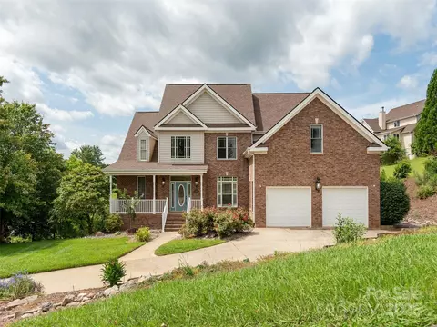 209 Velvet Ln, Weaverville, NC 28787