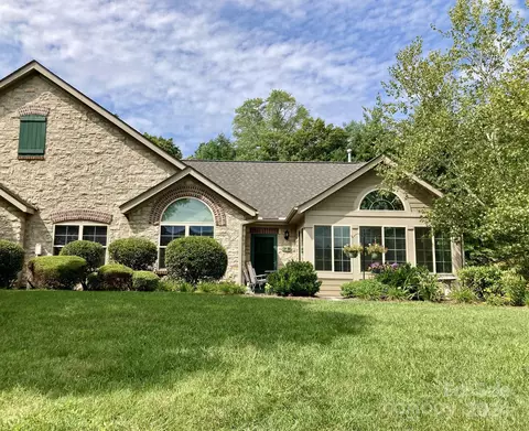 2 Rock Knob Trl, Swannanoa, NC 28778
