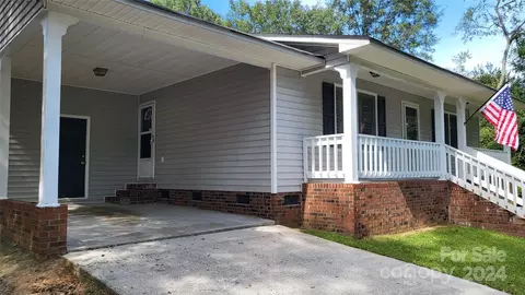 Exterior - 1012 E Arch St, Lancaster, SC 29720 photo 2 of 2