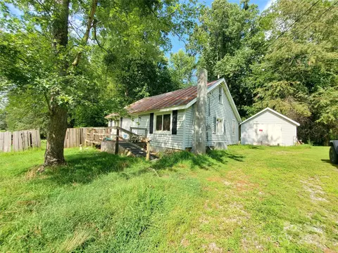 202 Waterfront Dr, Wilkesboro, NC 28697
