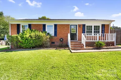 410 Farmview Dr, Gastonia, NC 28056