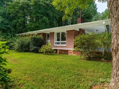 15 Lakeview N Dr N, Marion, NC 28752