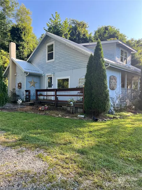 1787 Abington Rd, Lenoir, NC 28645