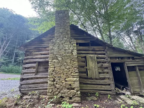 000 Mattie Marion Rd, Waynesville, NC 28785