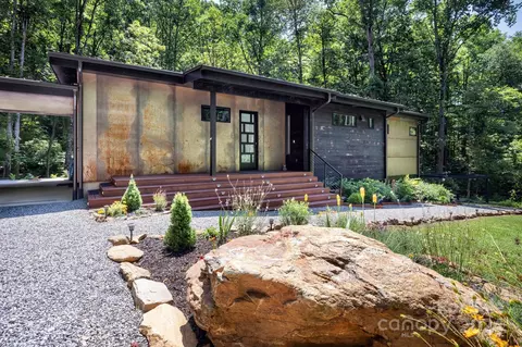 369 Martins Creek Rd, Barnardsville, NC 28709