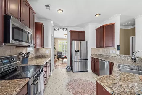Kitchen - 19433 Battery St, Cornelius, NC 28031 photo 1 of 2