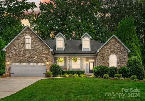 687 Normandy Rd, Mooresville, NC 28117