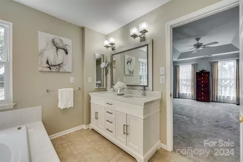 Bath - 1038 Kilpatrick Ln, Fort Mill, SC 29708 photo 1 of 3