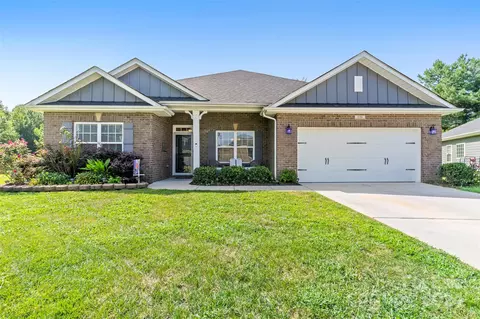 126 Bunker Hill Ln, Statesville, NC 28677