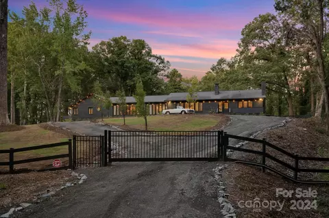 303 Shasta Ln, Charlotte, NC 28211