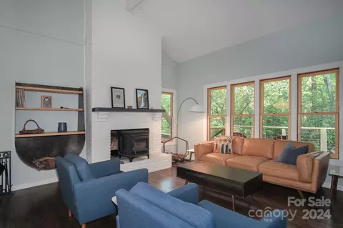 Living - 399 Oriole Rd, Brevard, NC 28712 photo 1 of 1