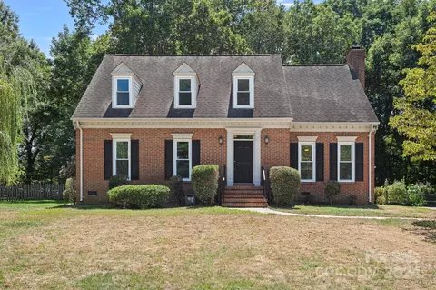 2520 Oxborough Dr, Matthews, NC 28105