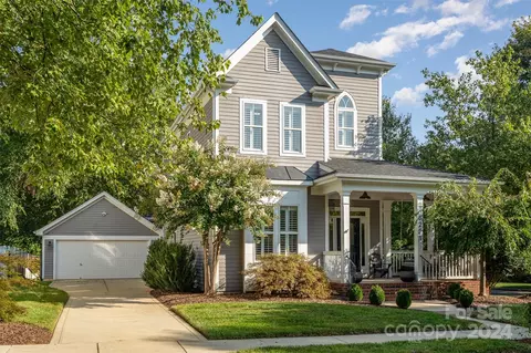 8221 Parkton Gate Dr, Huntersville, NC 28078