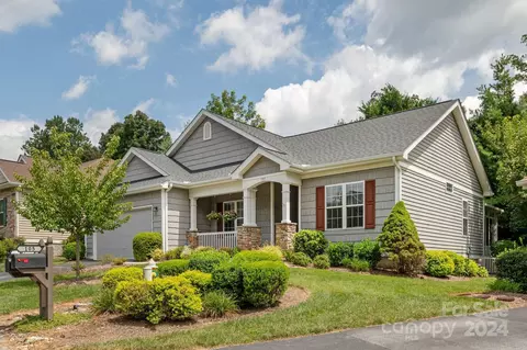 97 Shaws Creek Farm Rd, Hendersonville, NC 28739